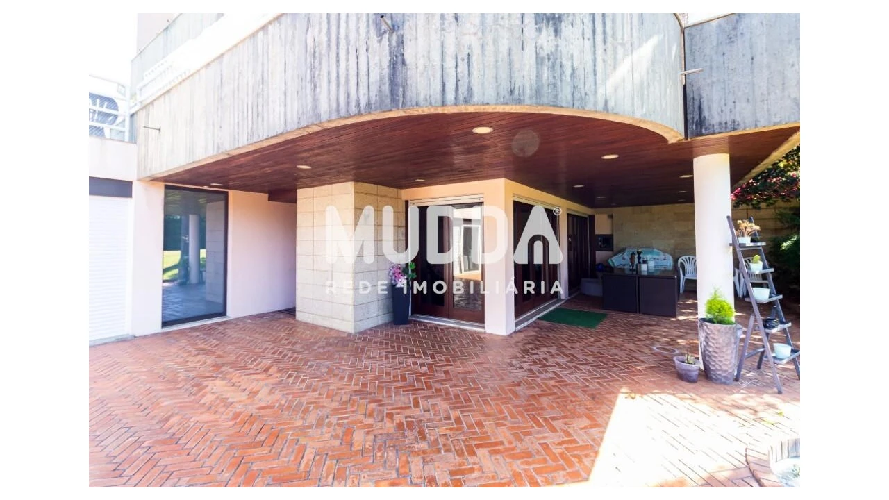 Moradia T5 para Venda em Mozelos Foto 6