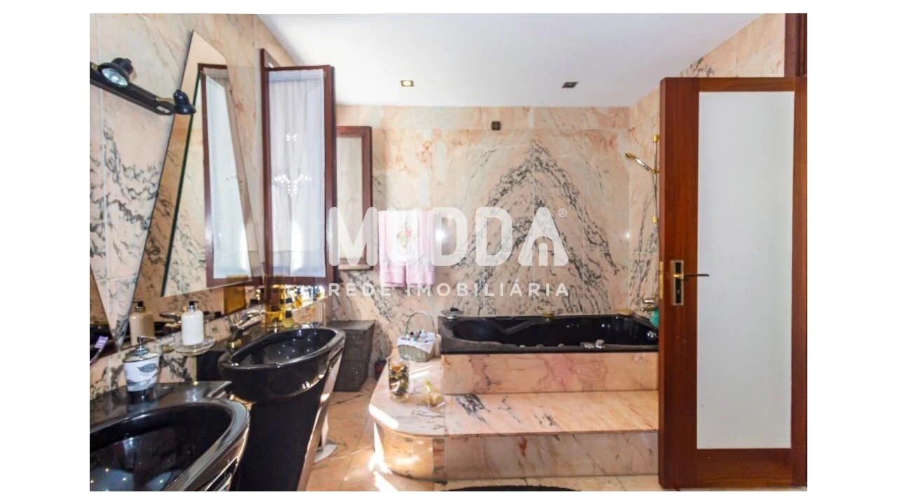 Moradia T5 para Venda em Mozelos Foto 36