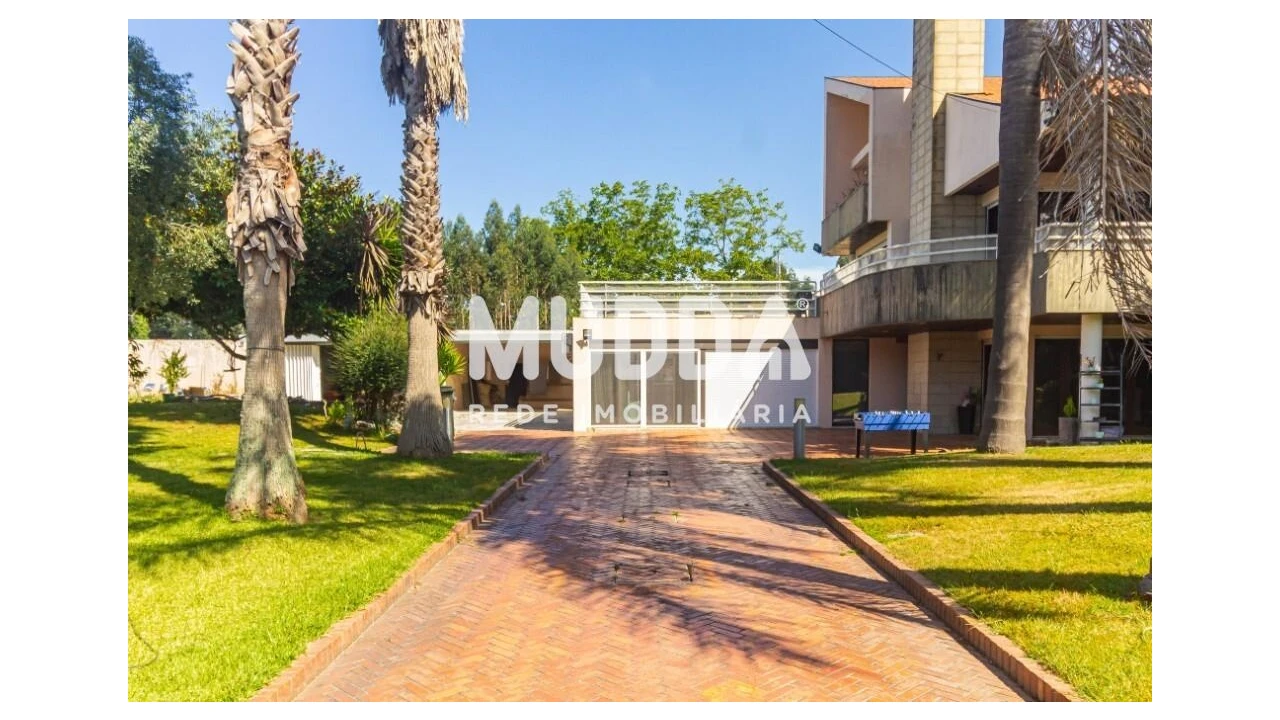 Moradia T5 para Venda em Mozelos Foto 4