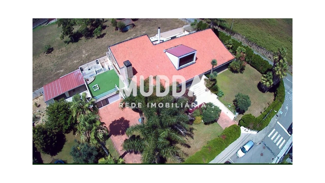 Moradia T5 para Venda em Mozelos Foto 69