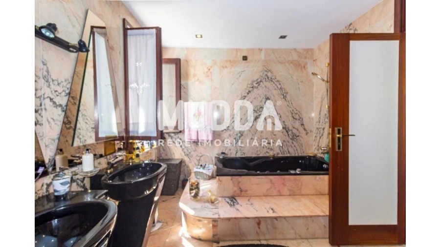 Moradia T5 para Venda em Mozelos Foto 36