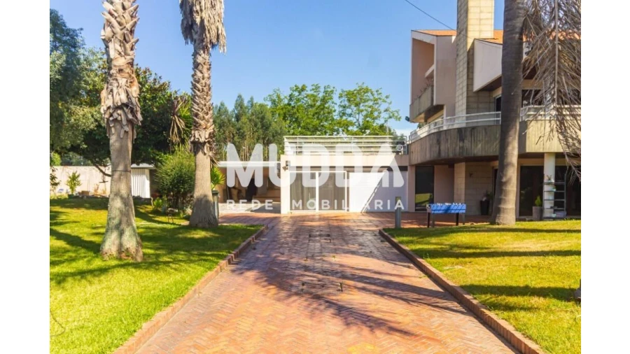 Moradia T5 para Venda em Mozelos Foto 4