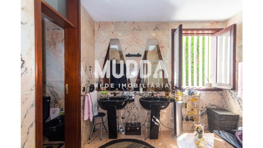 Moradia T5 para Venda em Mozelos Foto 35