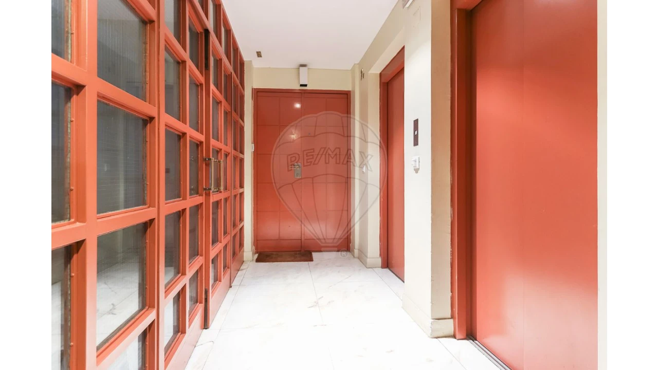 Apartamento T4 para Venda em Campolide Foto 6