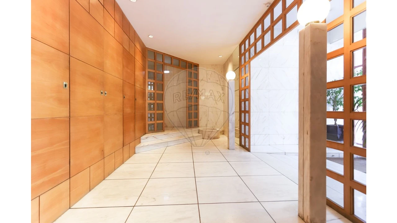 Apartamento T4 para Venda em Campolide Foto 12