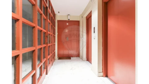 Apartamento T4 para Venda em Campolide