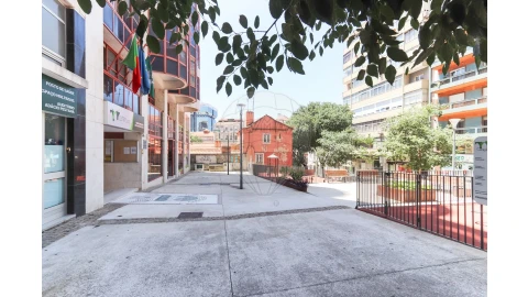 Apartamento T4 para Venda em Campolide