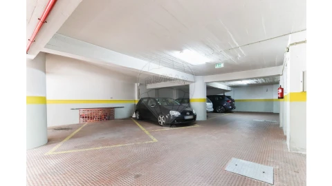 Apartamento T4 para Venda em Campolide
