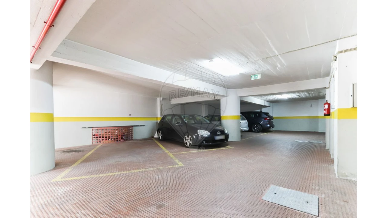 Apartamento T4 para Venda em Campolide Foto 10