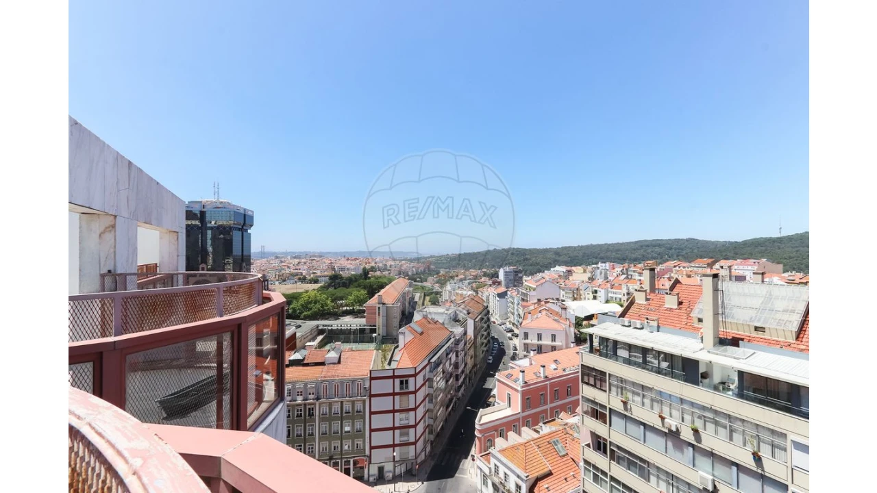 Apartamento T4 para Venda em Campolide Foto 8