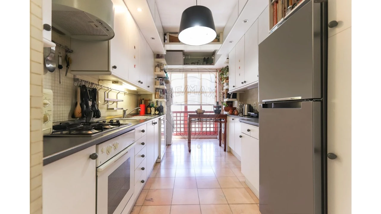Apartamento T4 para Venda em Campolide Foto 24