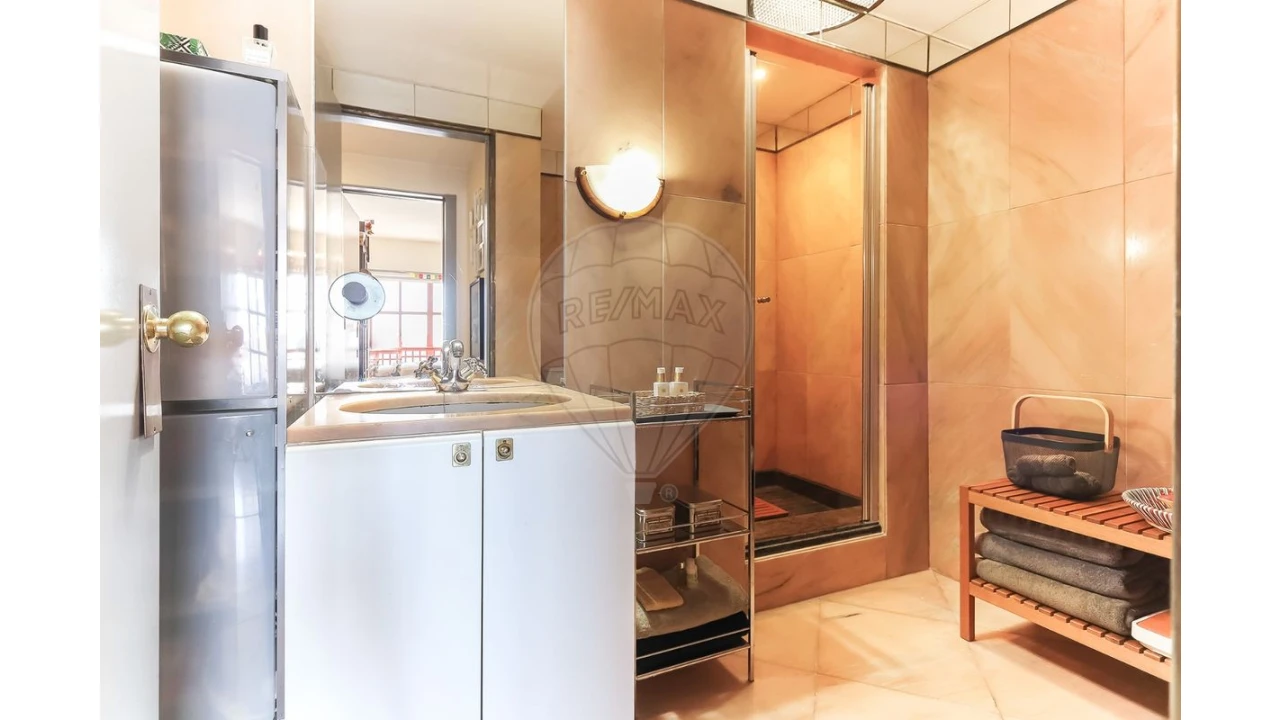 Apartamento T4 para Venda em Campolide Foto 3