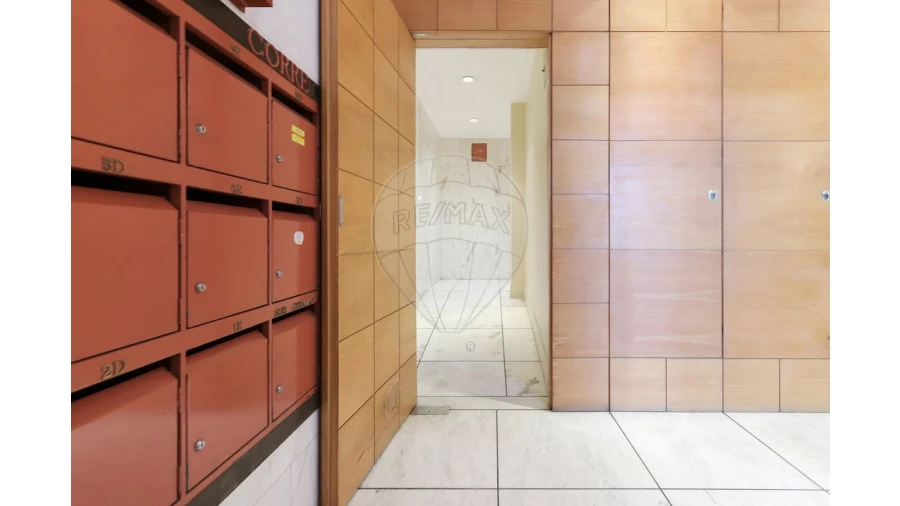 Apartamento T4 para Venda em Campolide Foto 11