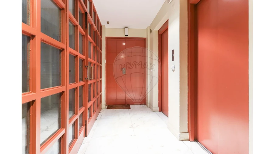 Apartamento T4 para Venda em Campolide Foto 6
