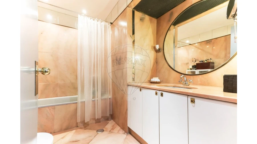 Apartamento T4 para Venda em Campolide Foto 5