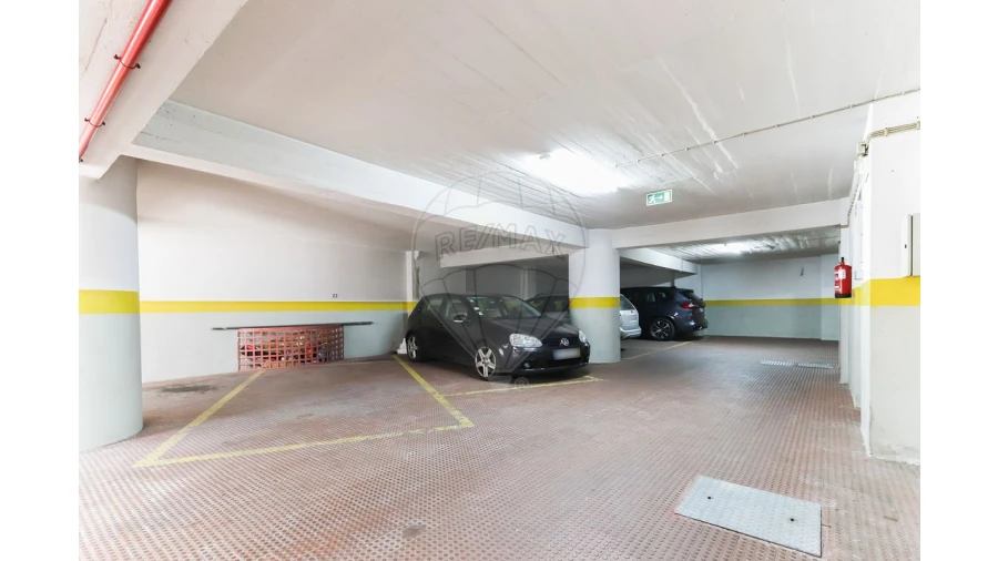 Apartamento T4 para Venda em Campolide Foto 10