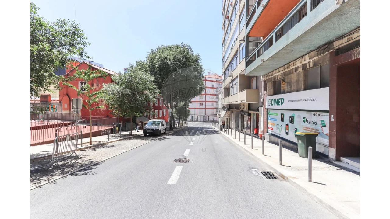 Apartamento T4 para Venda em Campolide Foto 15