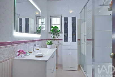 Moradia T5 para Venda em Santa Maria do Castelo e Santiago e Santa Susana