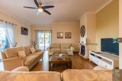 Moradia T4 para Arrendamento férias em Ferragudo