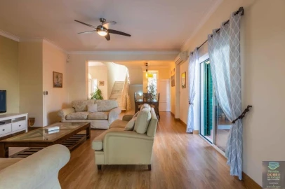 Moradia T4 para Arrendamento férias em Ferragudo