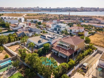 Moradia T4 para Arrendamento férias em Ferragudo