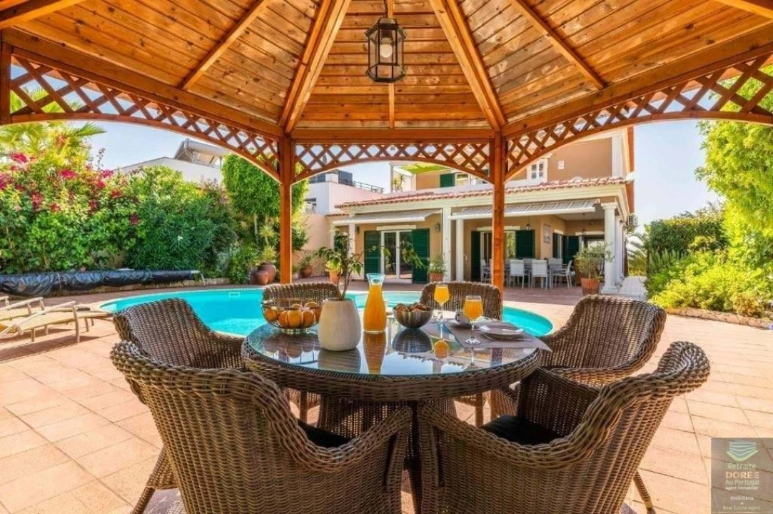 Moradia T4 para Arrendamento férias em Ferragudo Foto 1