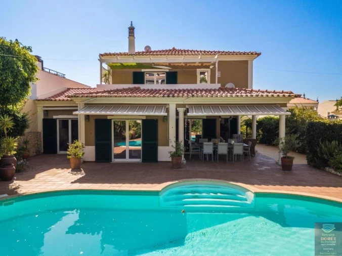 Moradia T4 para Arrendamento férias em Ferragudo Foto 7