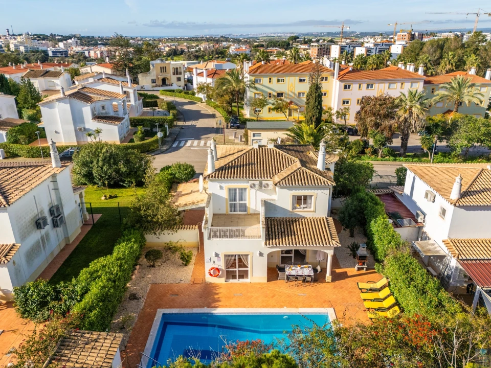 Moradia T4 para Arrendamento férias em Portimão Foto 1