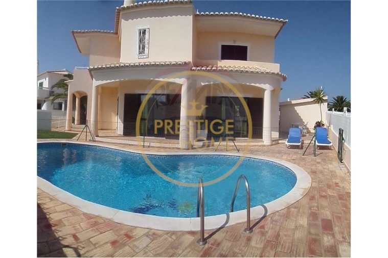 Moradia T4 para Arrendamento férias em Albufeira e Olhos de Água Foto 2