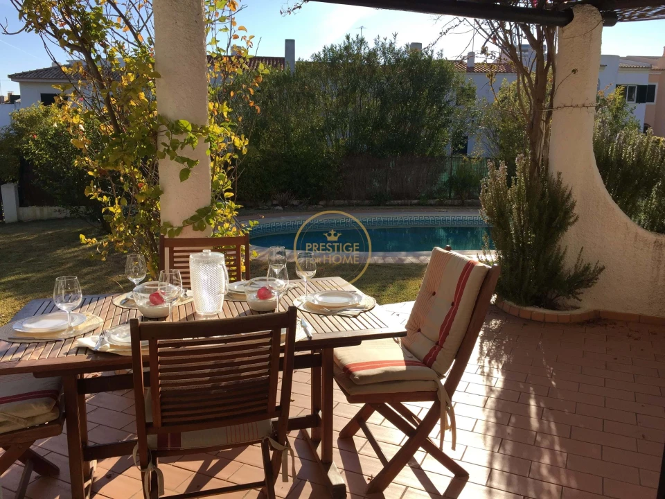 Moradia T3 para Arrendamento férias em Quarteira Foto 4