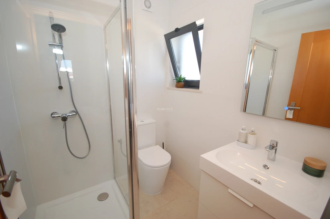 Apartamento T2 para Arrendamento férias em Lagos (São Sebastião e Santa Maria) Foto 26