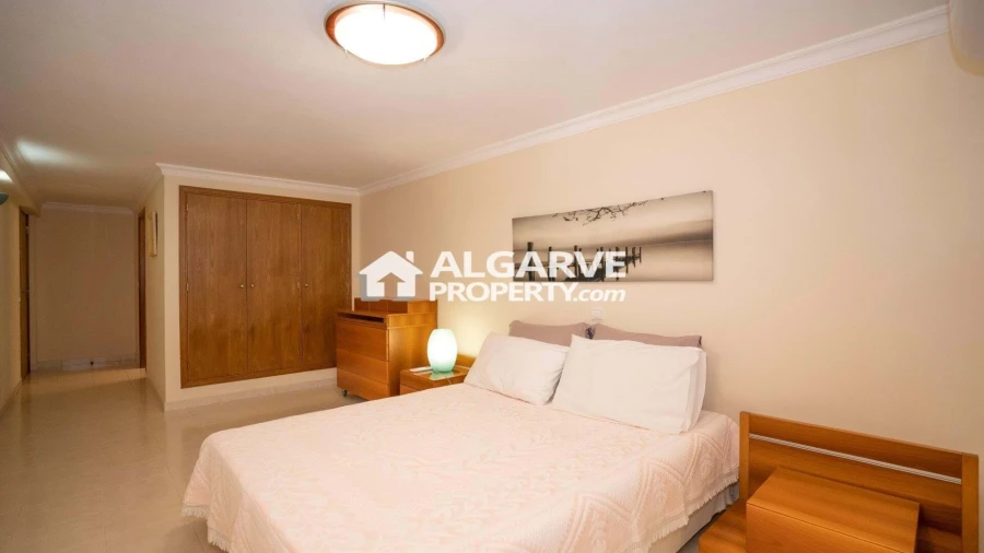Apartamento T4 para Venda em Quarteira Foto 16