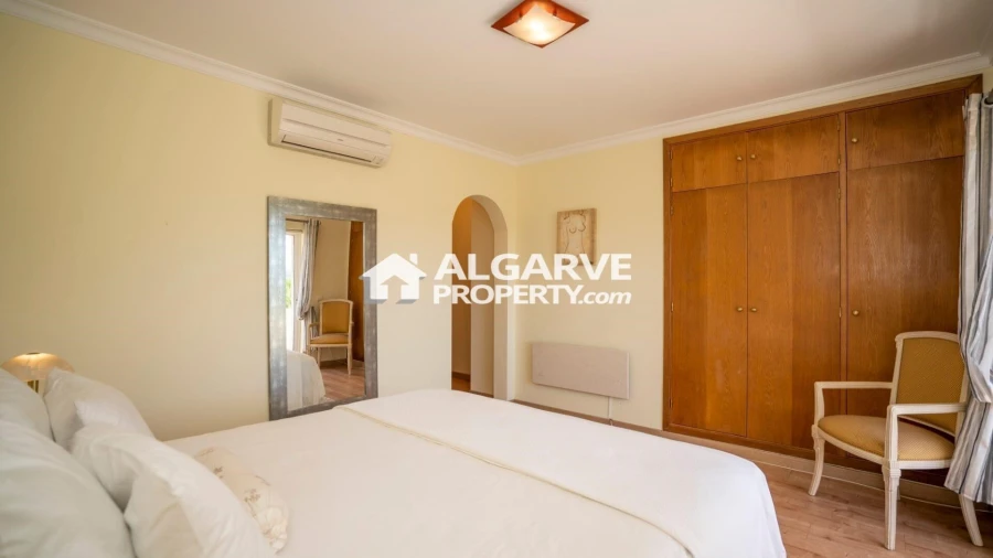 Apartamento T4 para Venda em Quarteira Foto 7