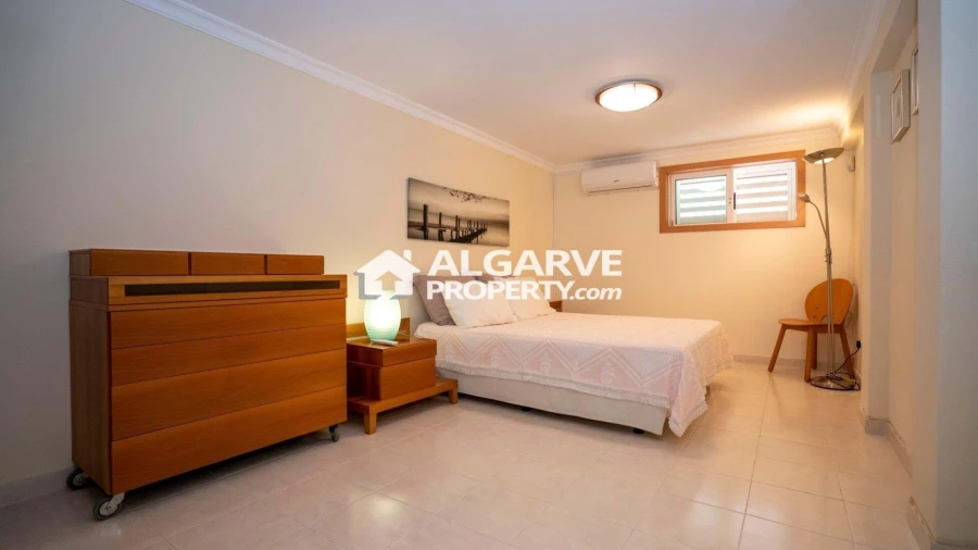 Apartamento T4 para Venda em Quarteira Foto 15