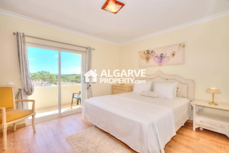 Apartamento T4 para Venda em Quarteira Foto 5