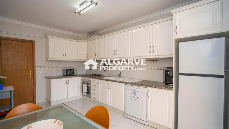 Apartamento T4 para Venda em Quarteira Foto 2