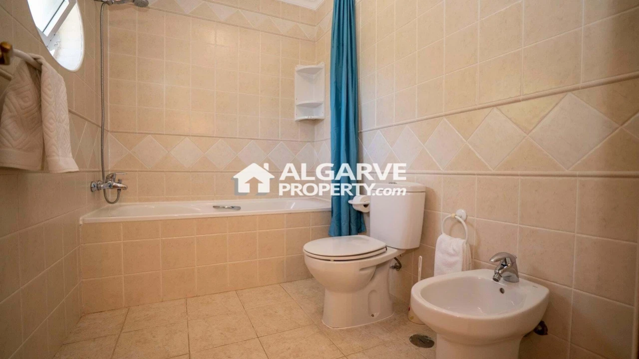 Apartamento T4 para Venda em Quarteira Foto 13