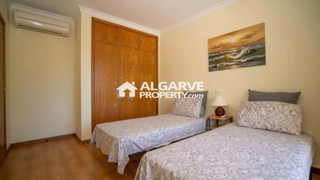 Apartamento T4 para Venda em Quarteira Foto 11