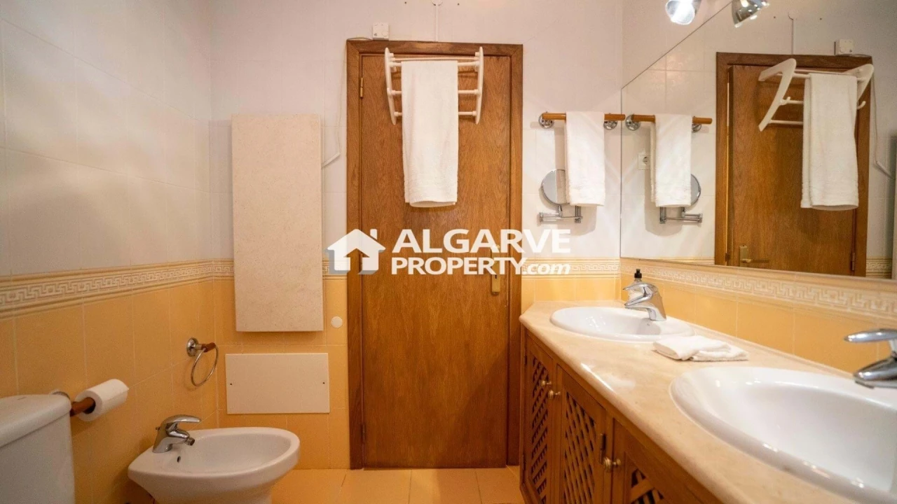 Apartamento T4 para Venda em Quarteira Foto 10
