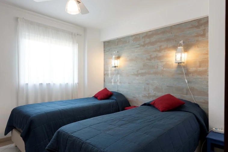 Apartamento T2 para Arrendamento férias em Quarteira Foto 11