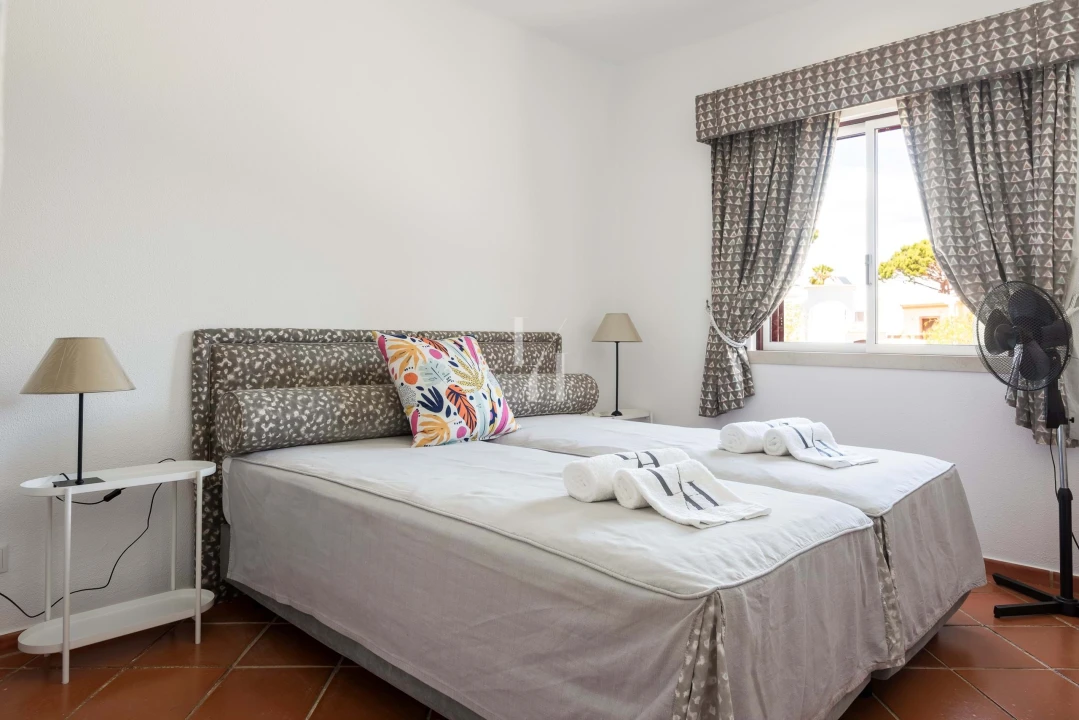 Apartamento T2 para Arrendamento férias em Quarteira Foto 10