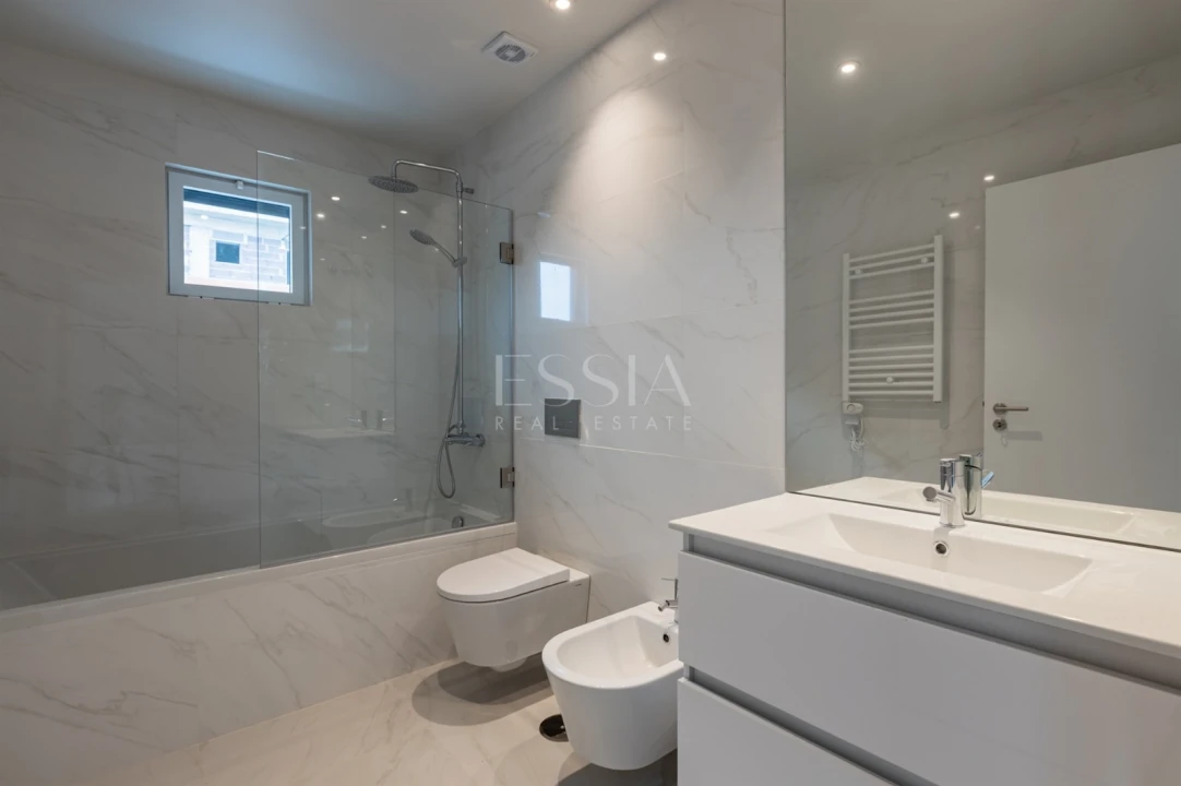 Apartamento T2 para Venda em Ramalde Foto 12