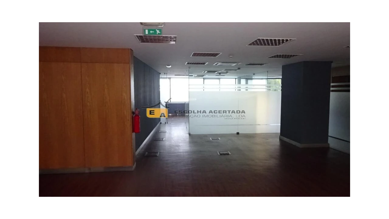 Escritório para Arrendamento em Lordelo do Ouro e Massarelos Foto 4