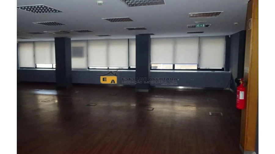 Escritório para Arrendamento em Lordelo do Ouro e Massarelos Foto 5