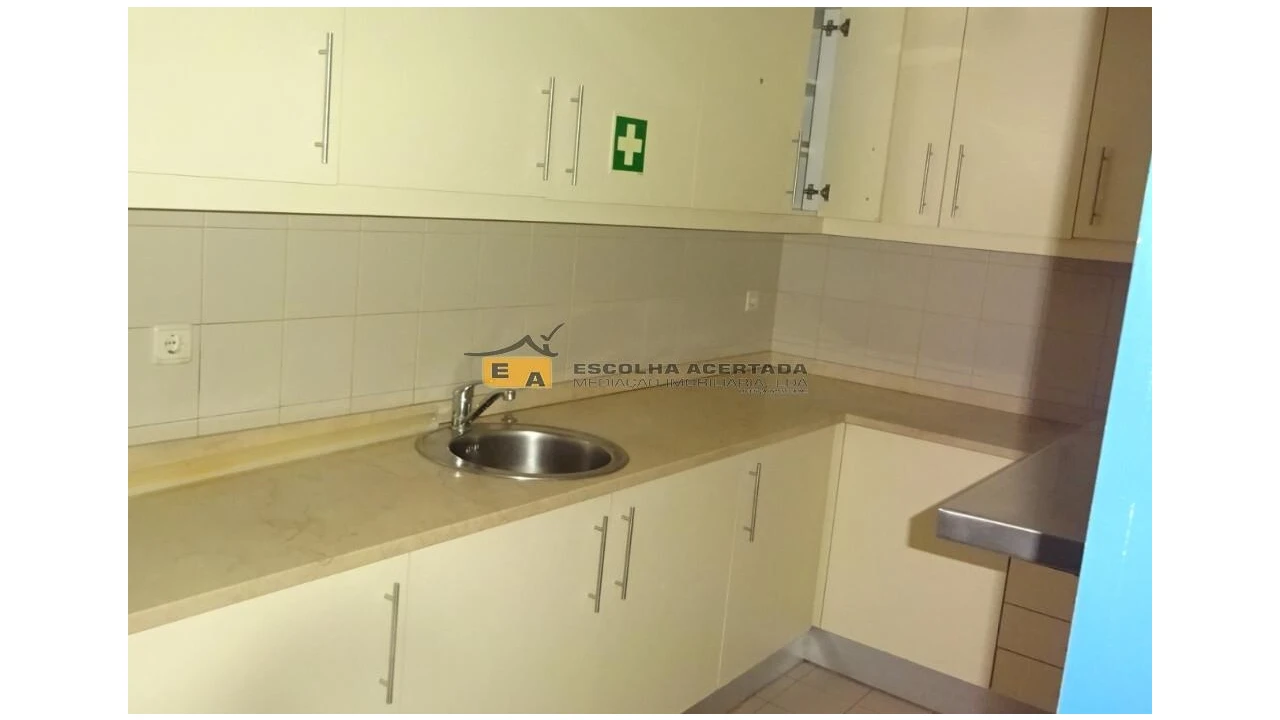 Escritório para Arrendamento em Lordelo do Ouro e Massarelos Foto 2