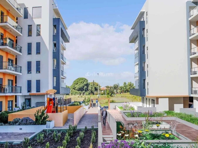 Apartamento T4 para Venda em Seixal Foto 3