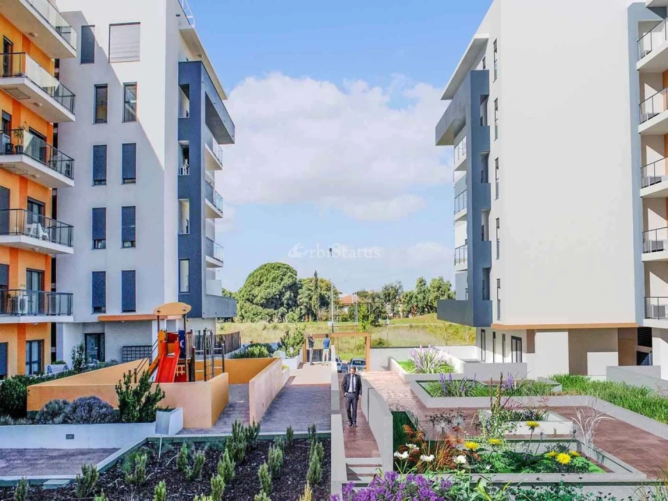 Apartamento T4 para Venda em Seixal Foto 3