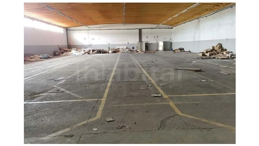 Armazém para Venda em Muge