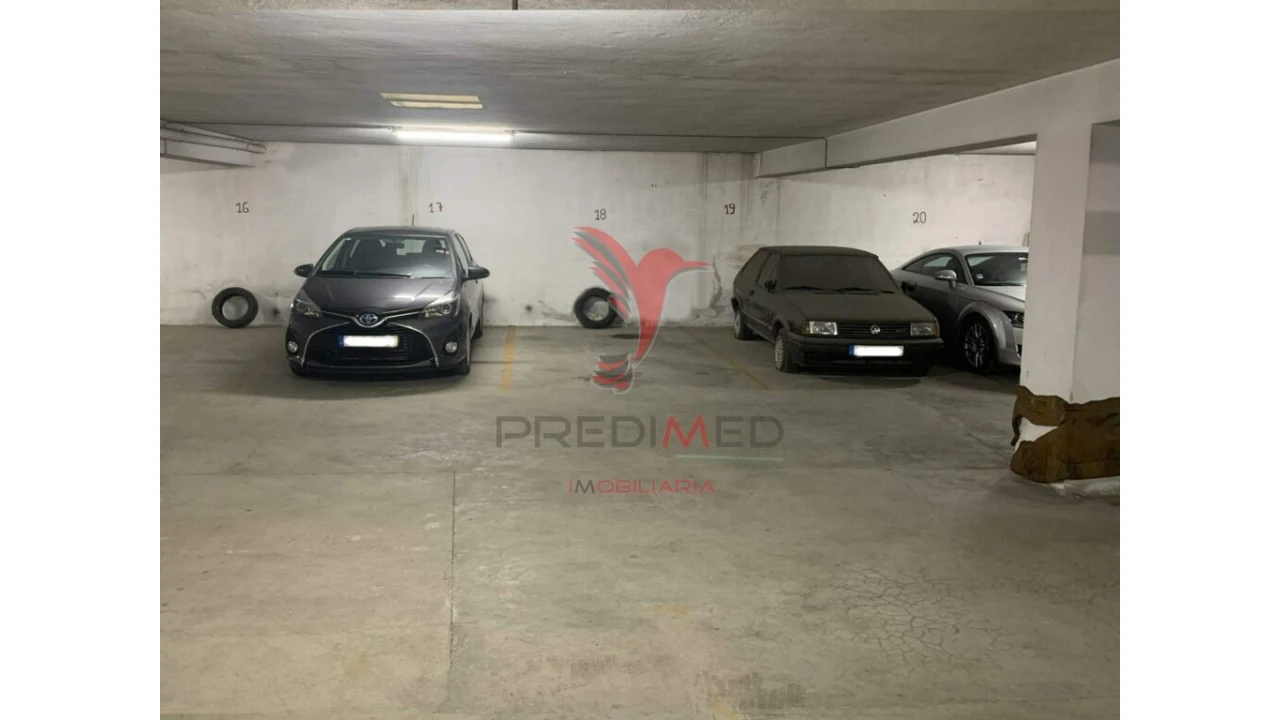 Garagem para Venda em Ramalde Foto 2