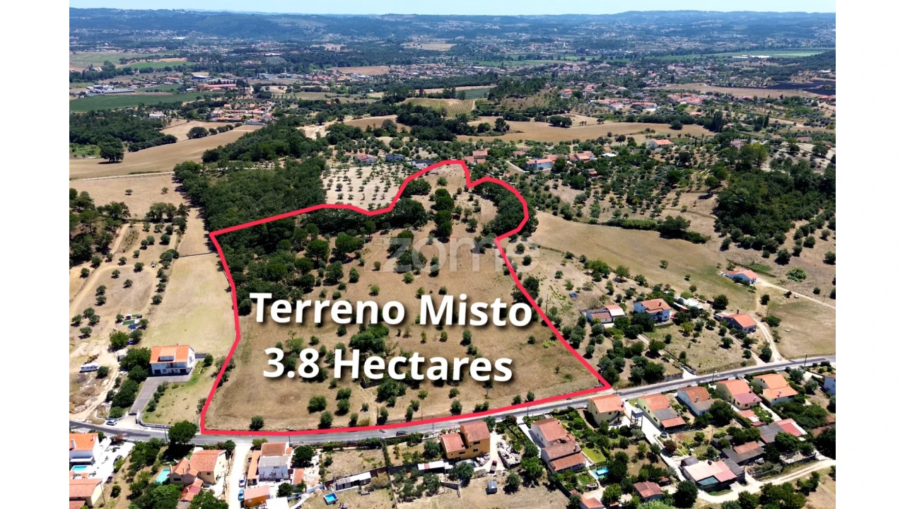 Terreno para Venda em São João Baptista e Santa Maria dos Olivais Foto 1